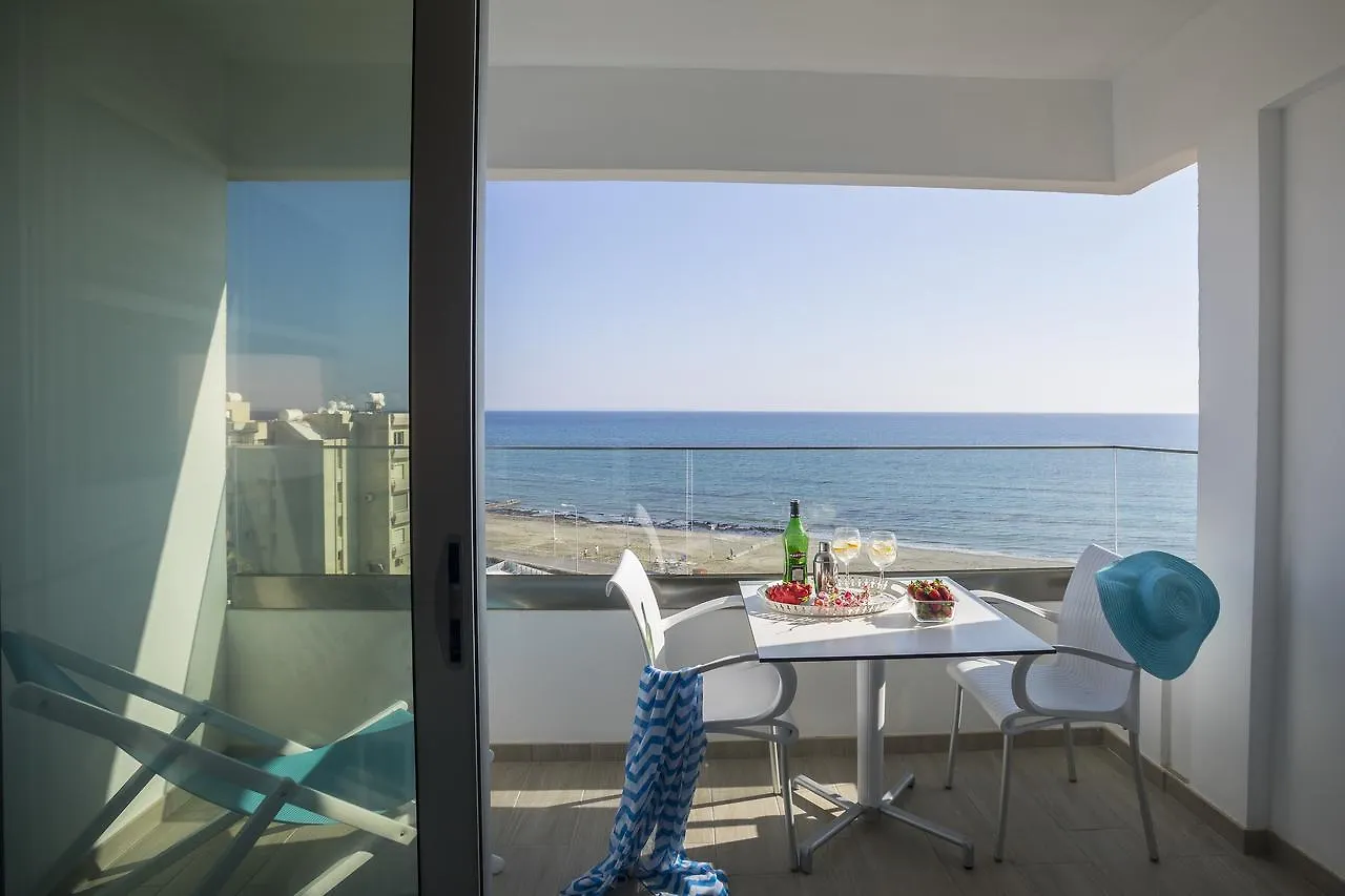 Mackenzie Zoe Seafront Suite Larnaca