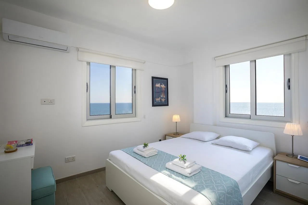 Mackenzie Zoe Seafront Suite Larnaca