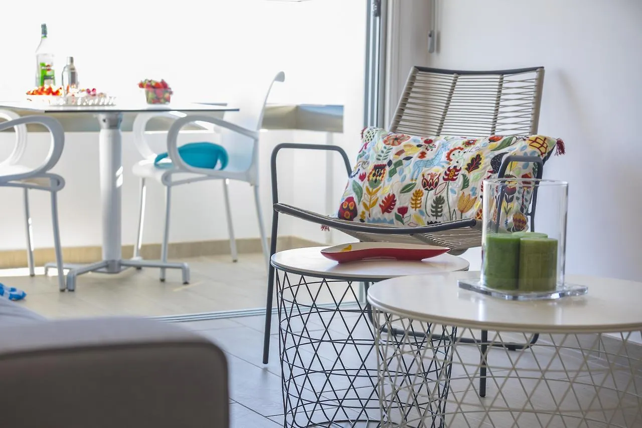 Mackenzie Zoe Seafront Suite Larnaca