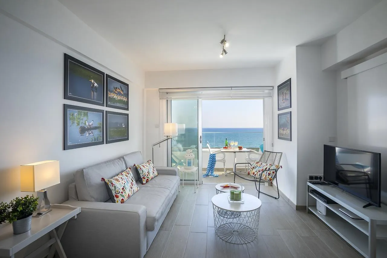 Mackenzie Zoe Seafront Suite Larnaka