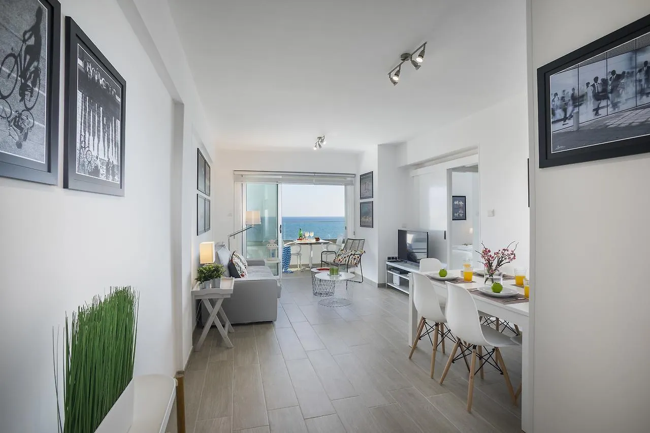 Mackenzie Zoe Seafront Suite Larnaka Apartment