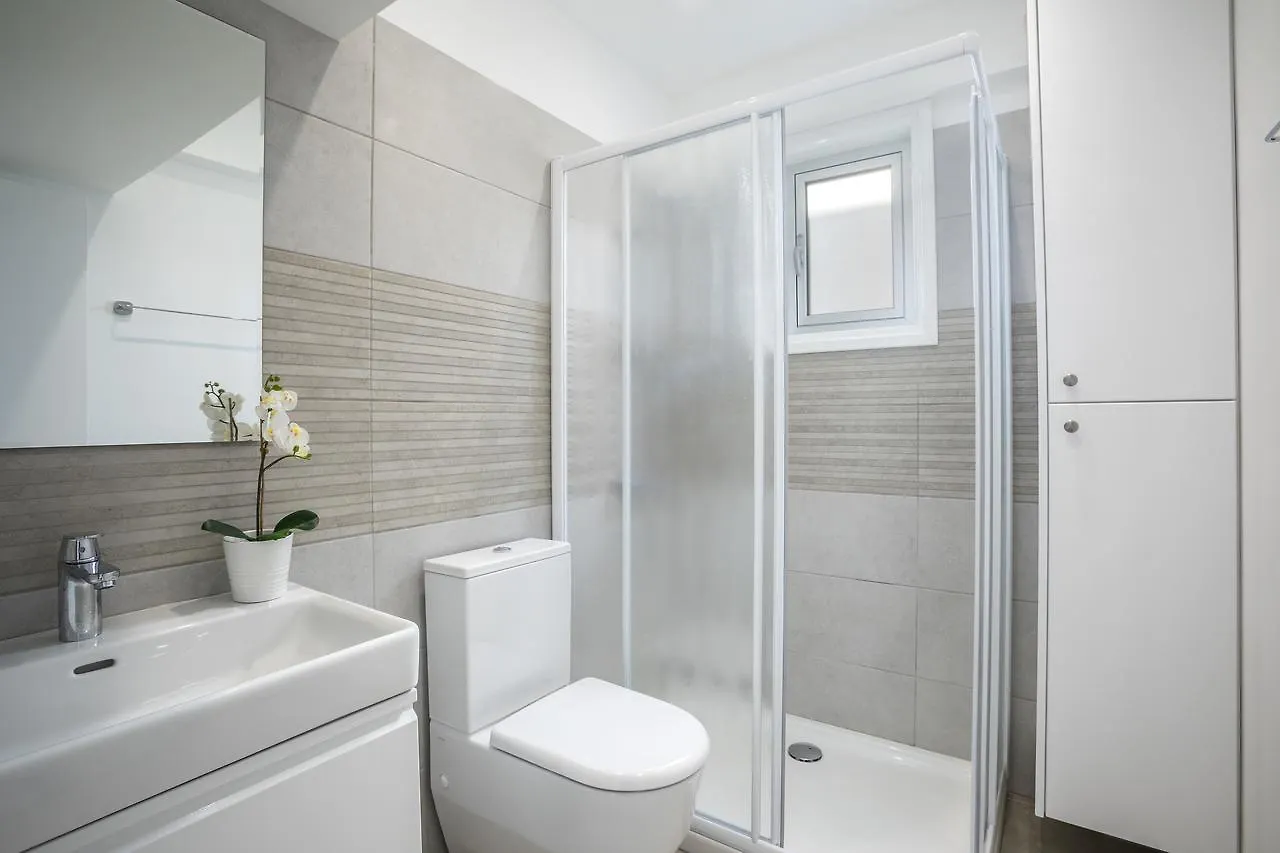 Mackenzie Zoe Seafront Suite Larnaca 0*,